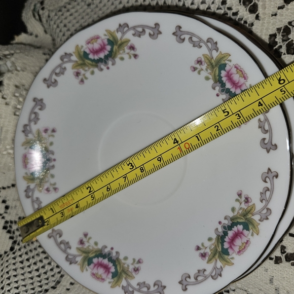 Set of 4 Lotus teacups and saucer set - Picture 8 of 10